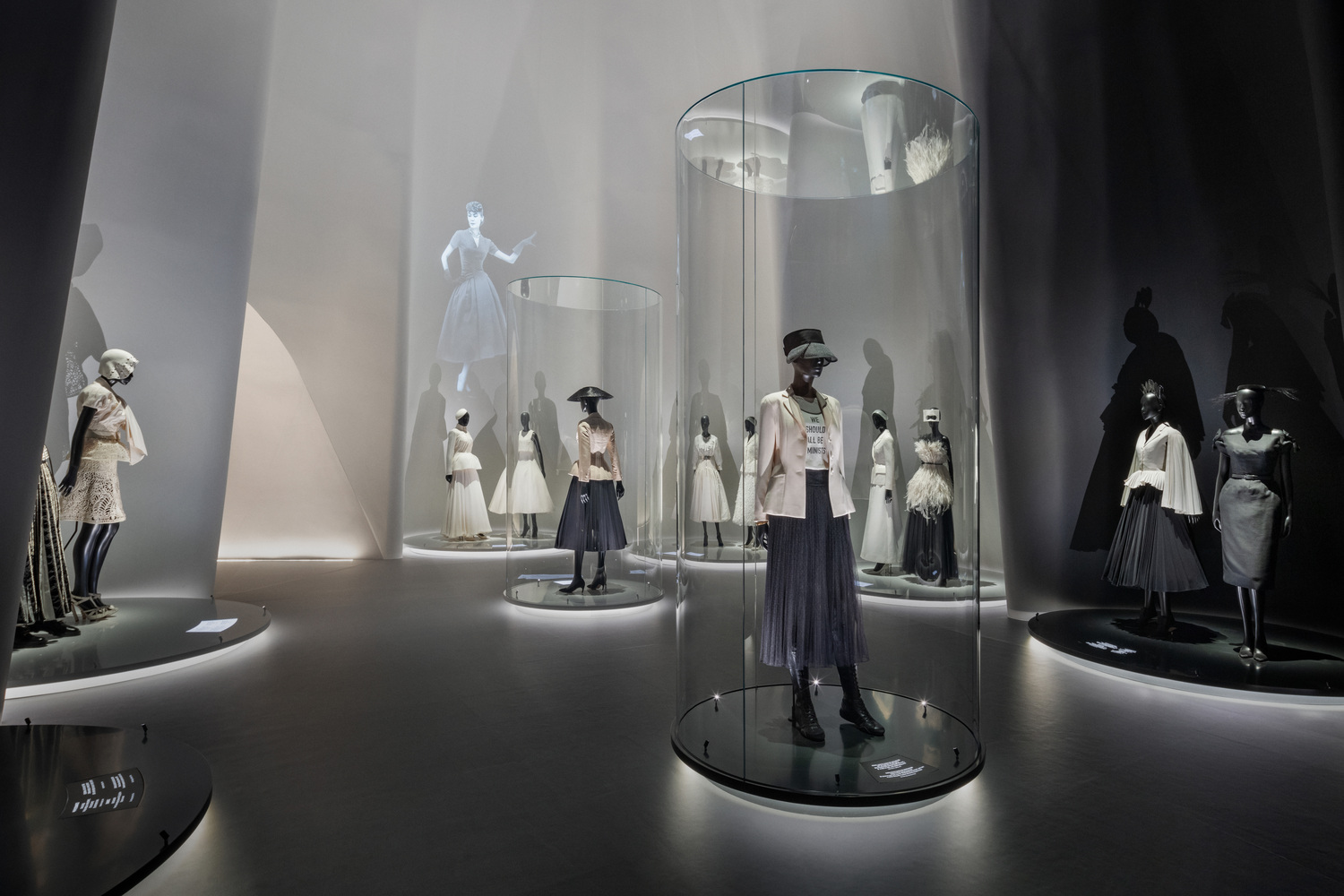 trien lam christian dior designer of dream haute couture new look
