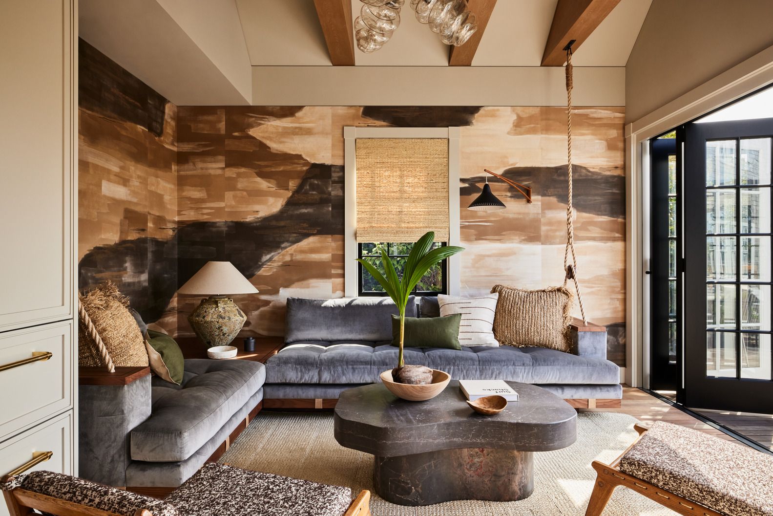 noi that phong khach mau nau go