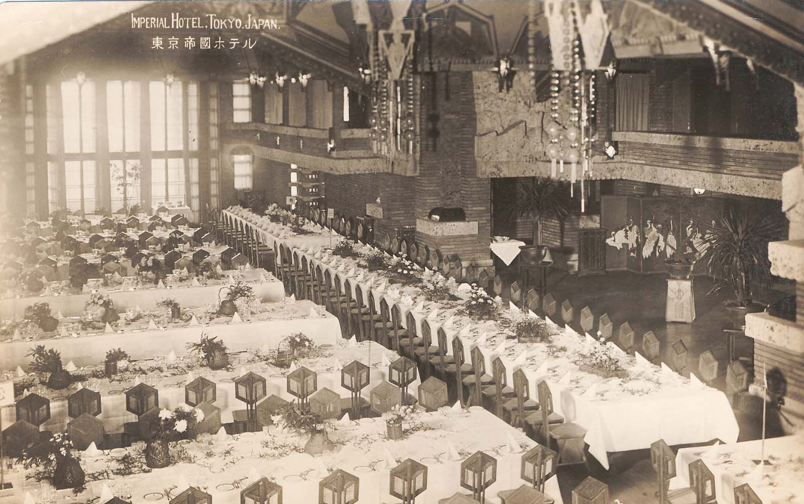 modern architecture Frank Lloyd Wright khach san hoang gia Tokyo