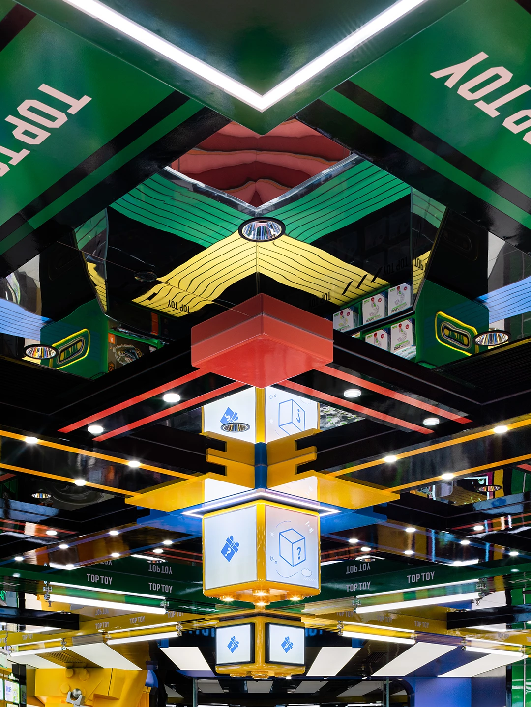 cua hang do choi TOPTOY X+Living shanghai