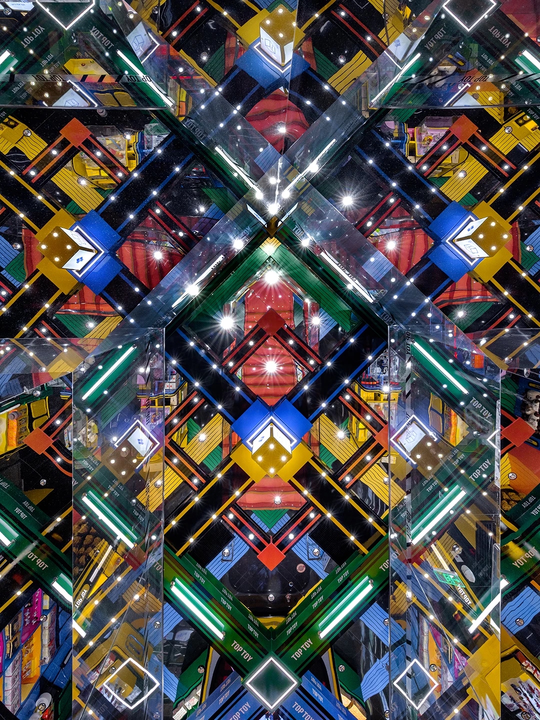 cua hang flagship TOPTOY X+Living shanghai