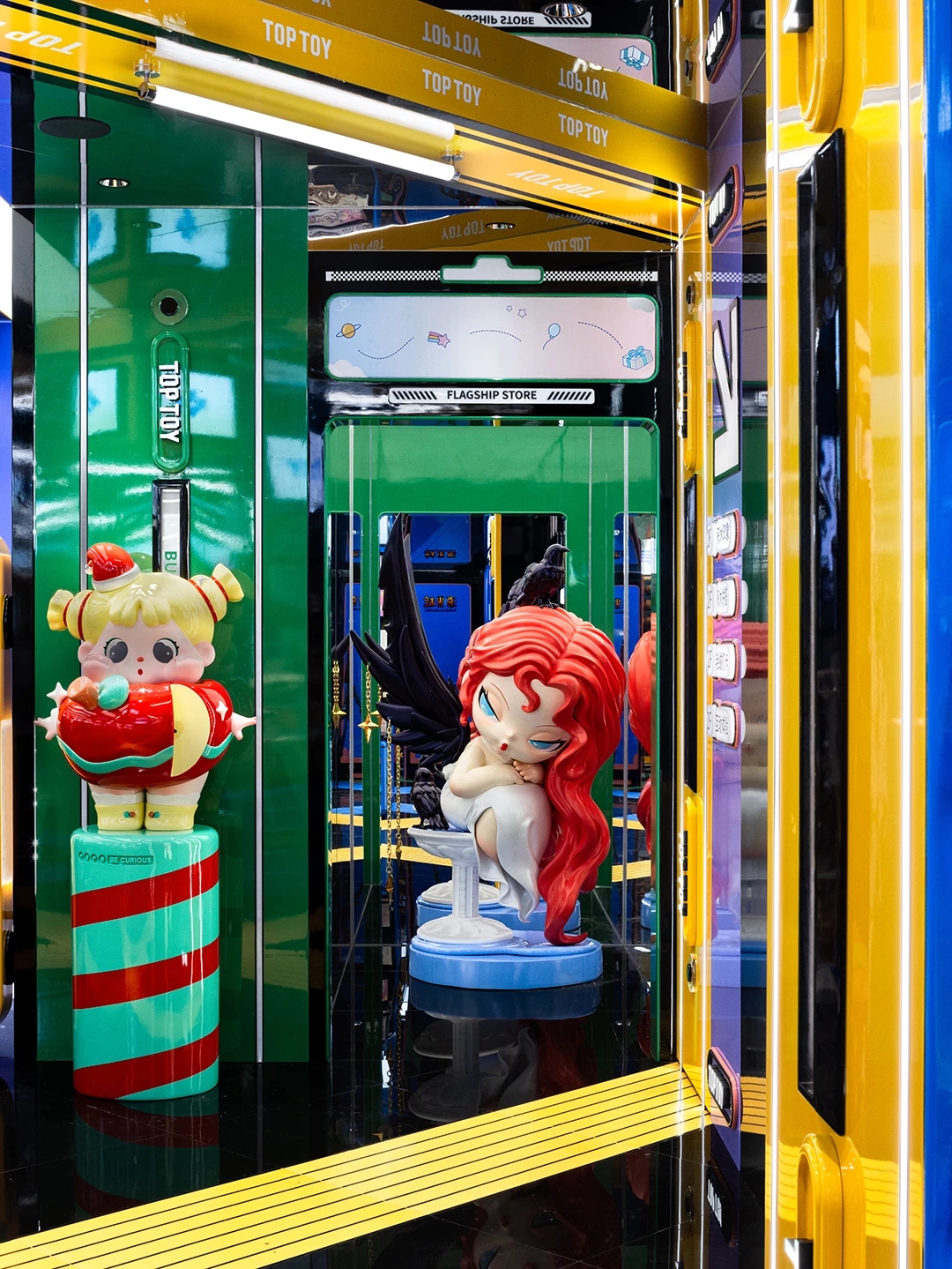 cua hang do choi TOPTOY X+Living shanghai