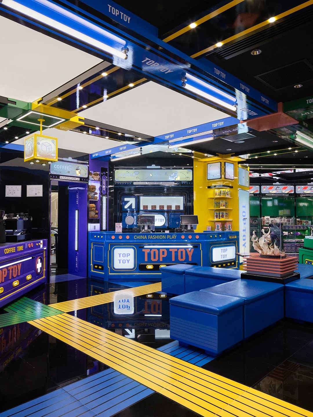 cua hang do choi TOPTOY X+Living shanghai