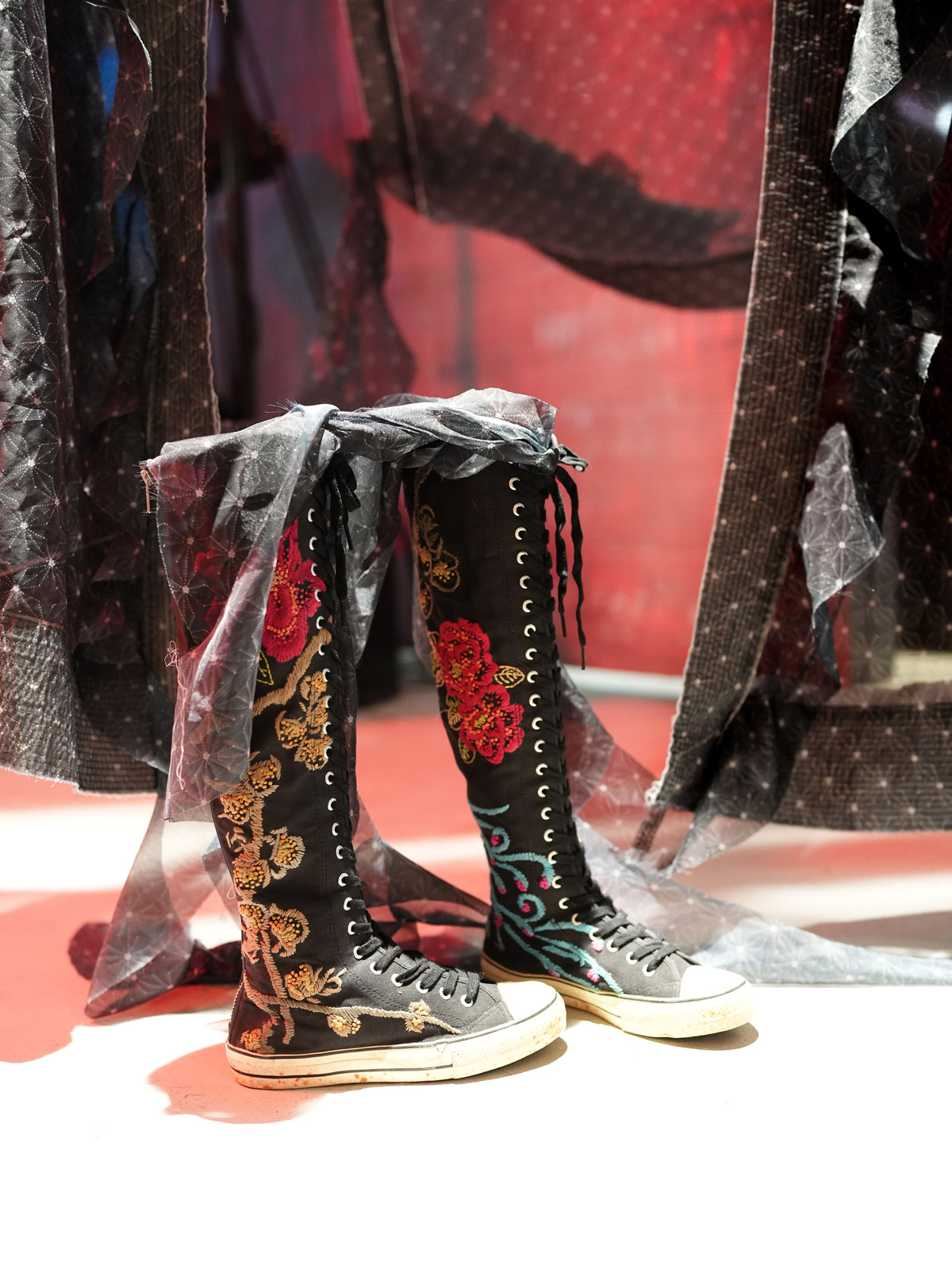 Mai Lam giay theu thu cong