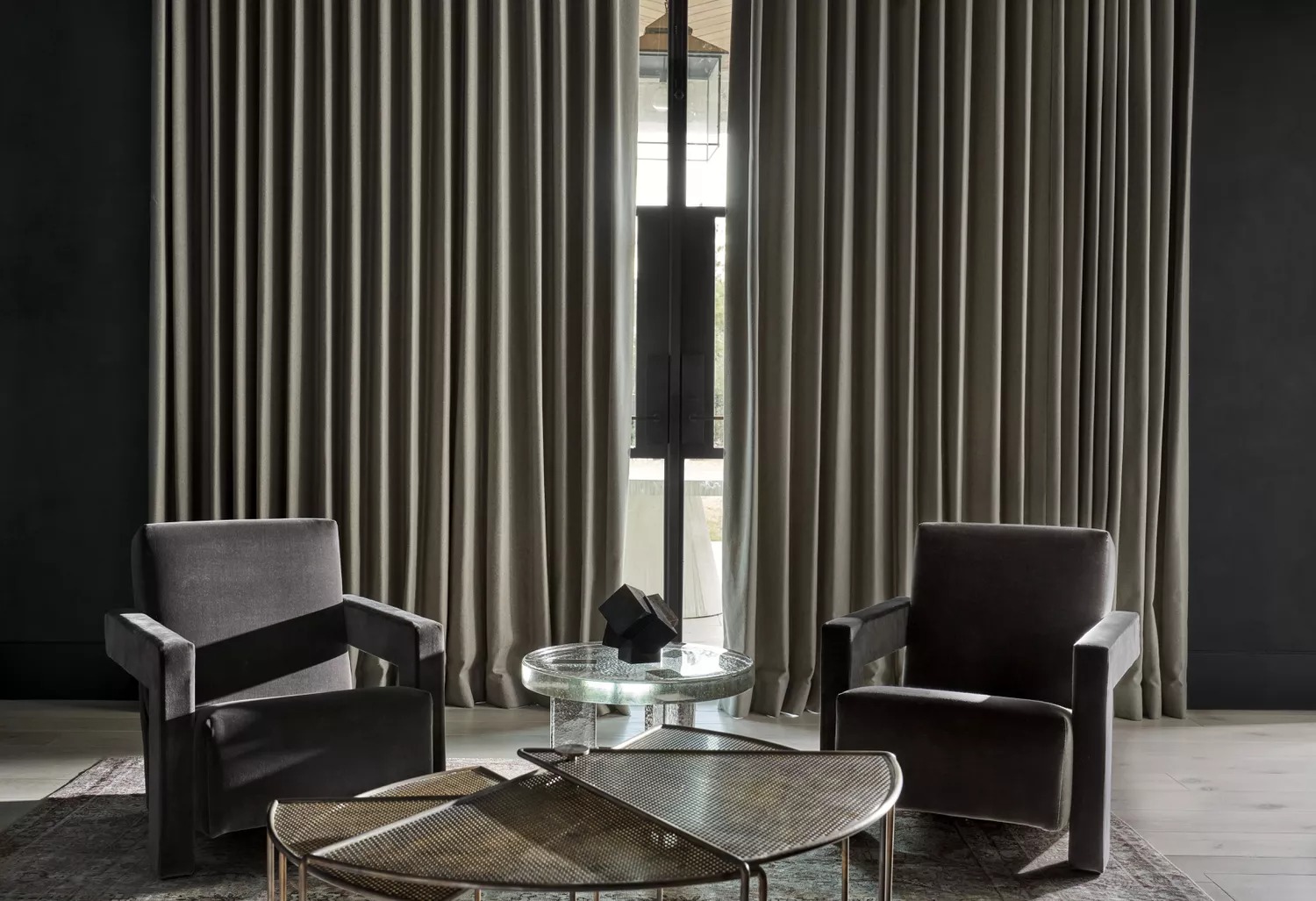 Gray gen Y color noi that phong khach mau xam