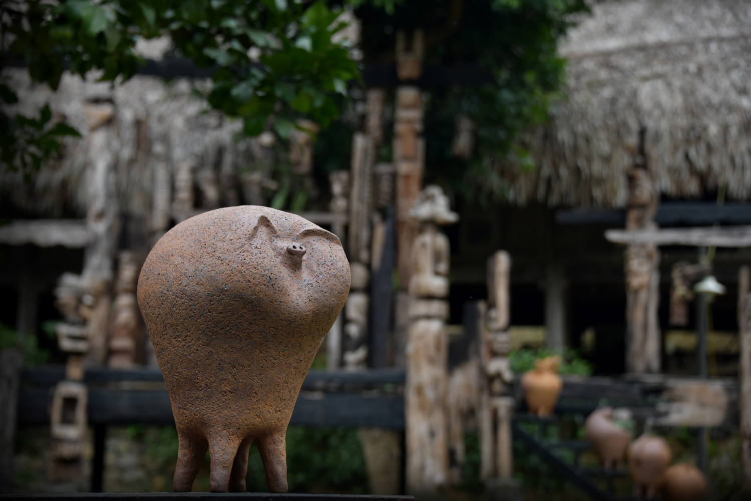 Hieu Muong con giap gom dieu khac