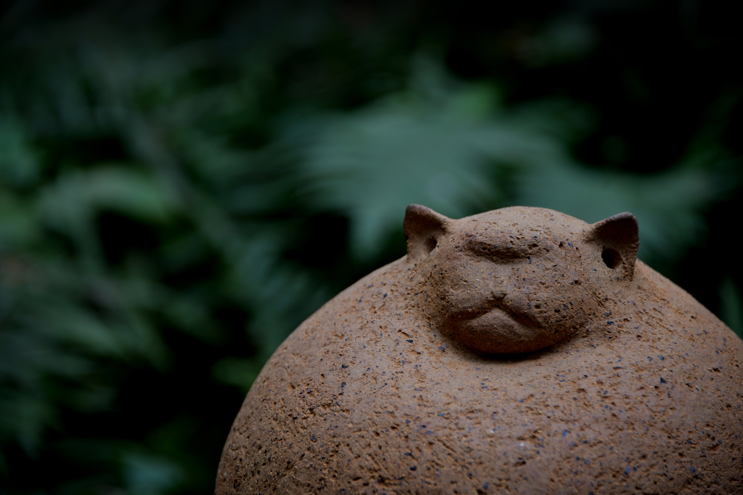 Hieu Muong con giap gom dieu khac