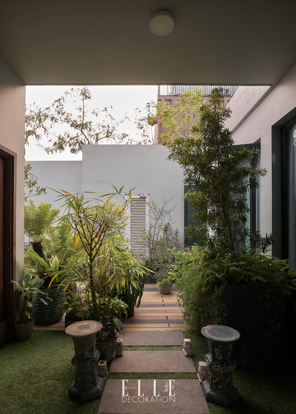 Khong gian song ca si Hong Nhung can ho penthouse tran cao duplex vuon