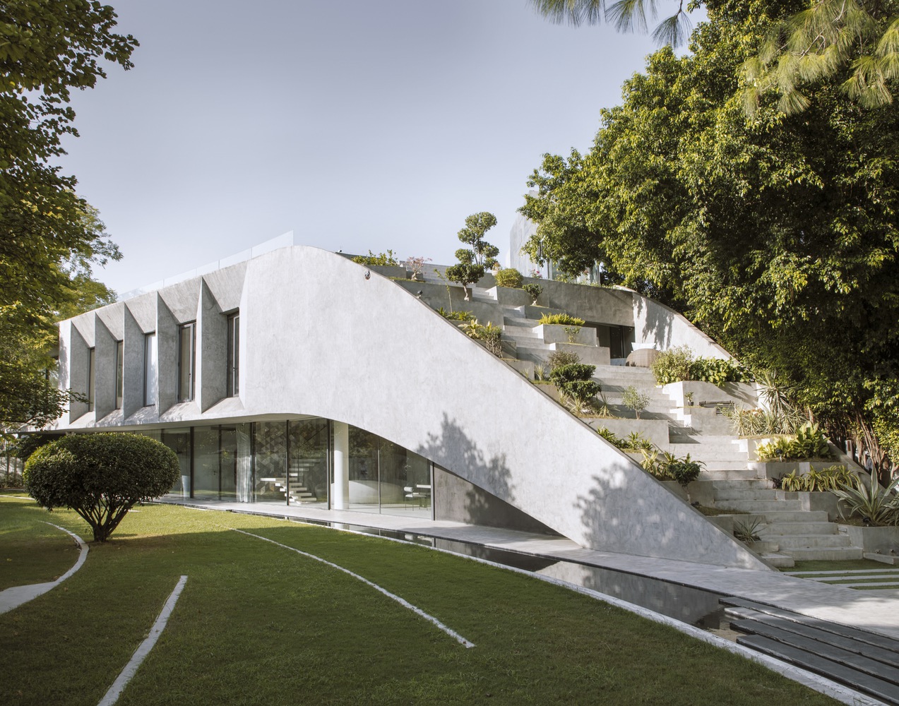 mai bac thang khu vuon xanh vien cong nghe tokyo Hisao & Hiroko Taki Plaza