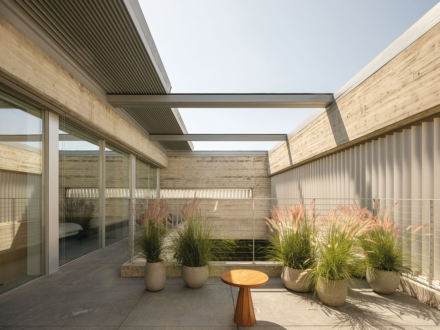 cua kinh glass door Hankin Shavit Studio