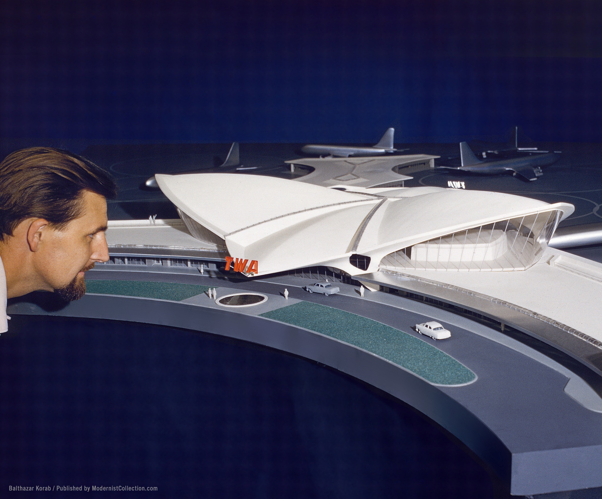 dieu khac architecture sculpture Eero Saarinen Saint Louis TWA