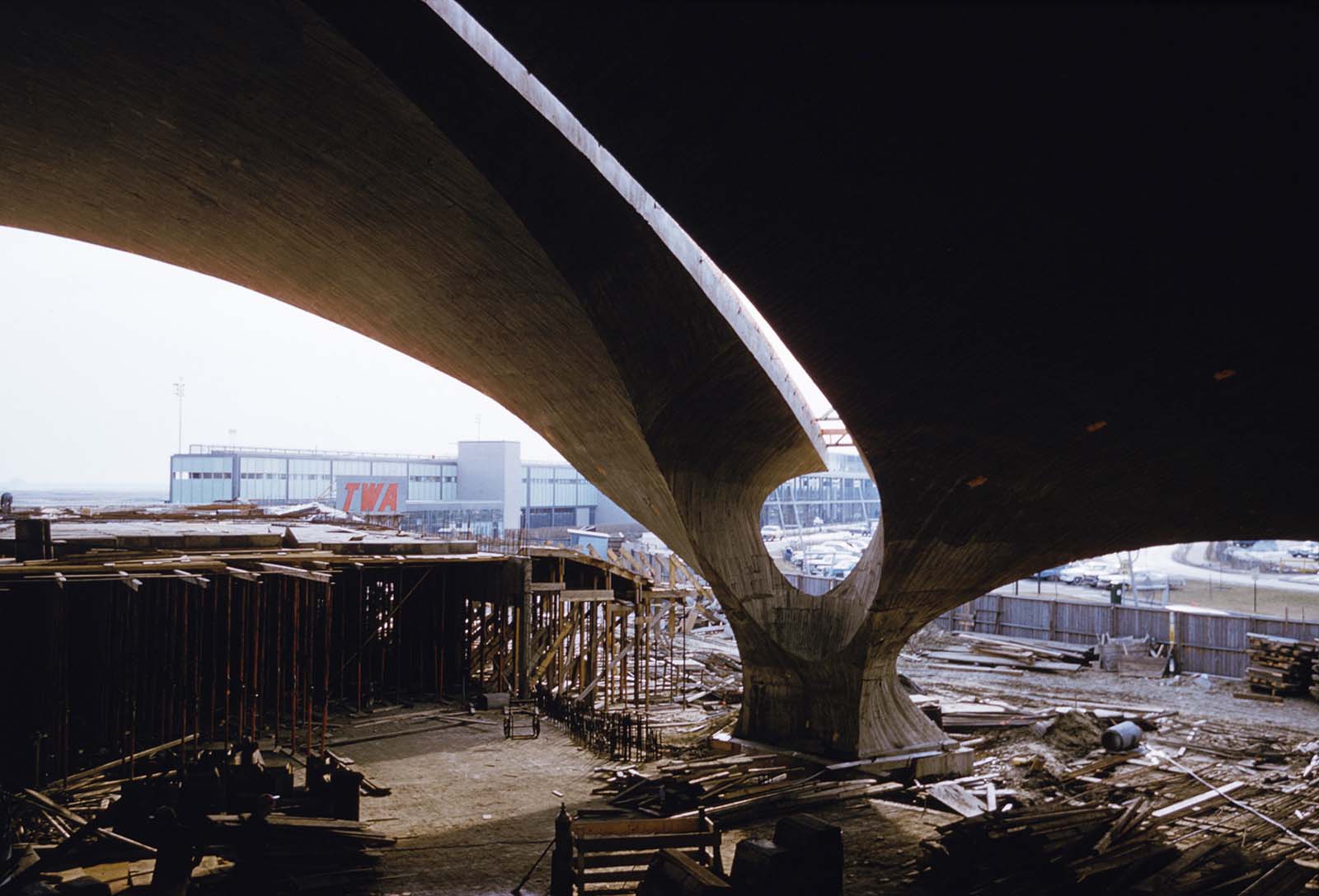 dieu khac architecture sculpture Eero Saarinen Saint Louis TWA