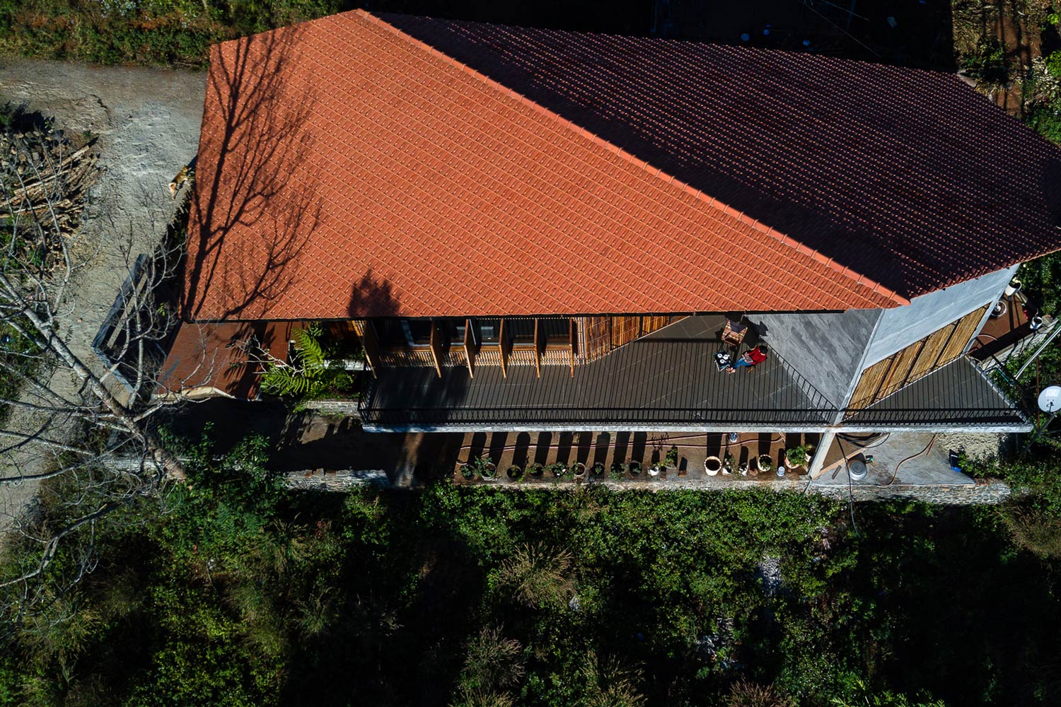 tiled roof house nha Gia Nghia G+architects