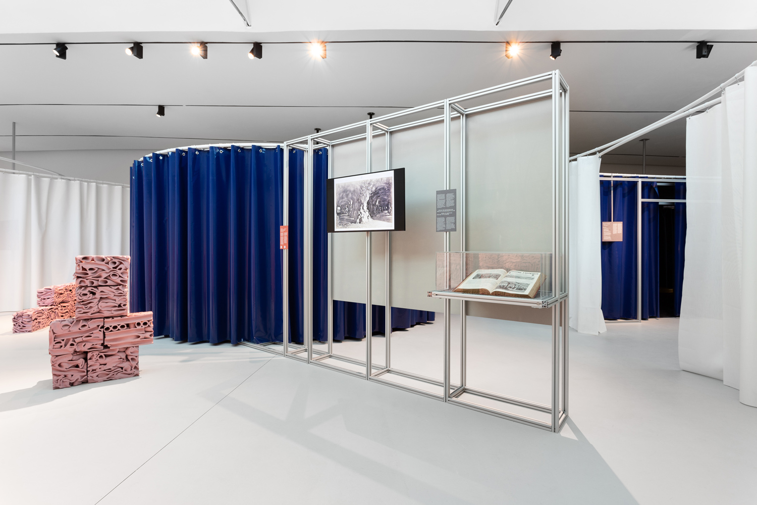 Khong gian trien lam Aquaria