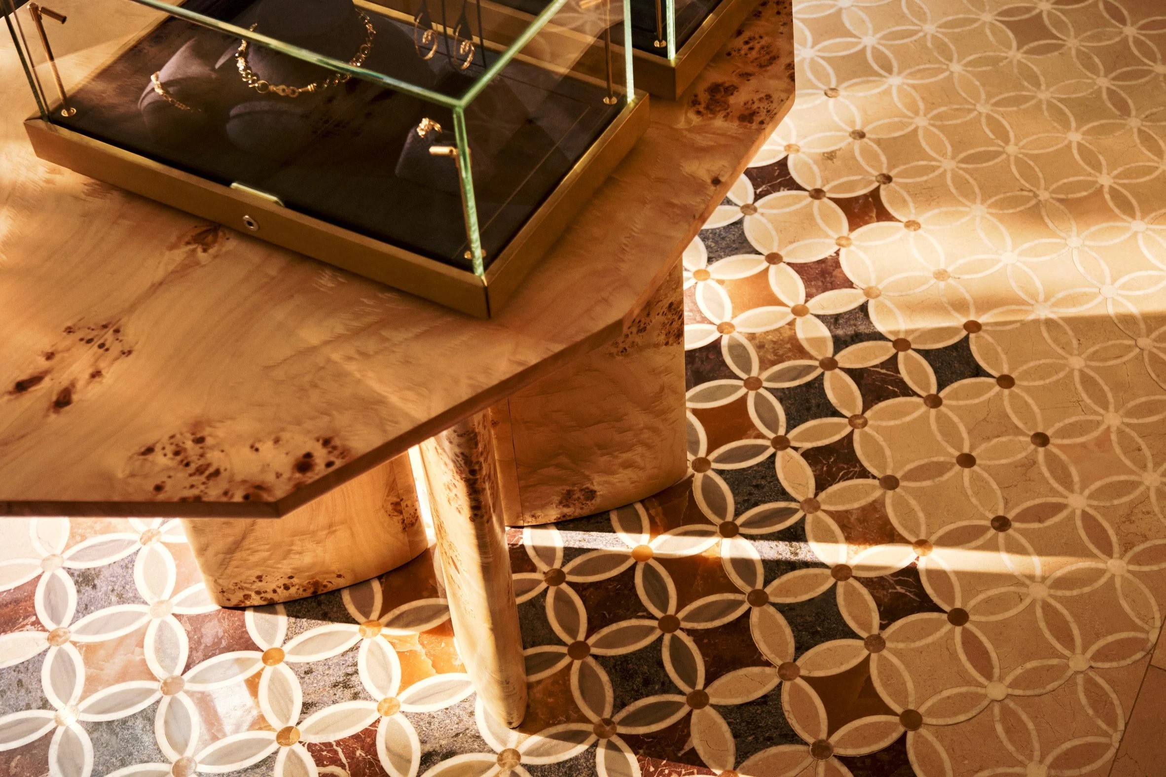 cua hang trang suc noi that ai cap azza fahmy san da cam thach mosaic