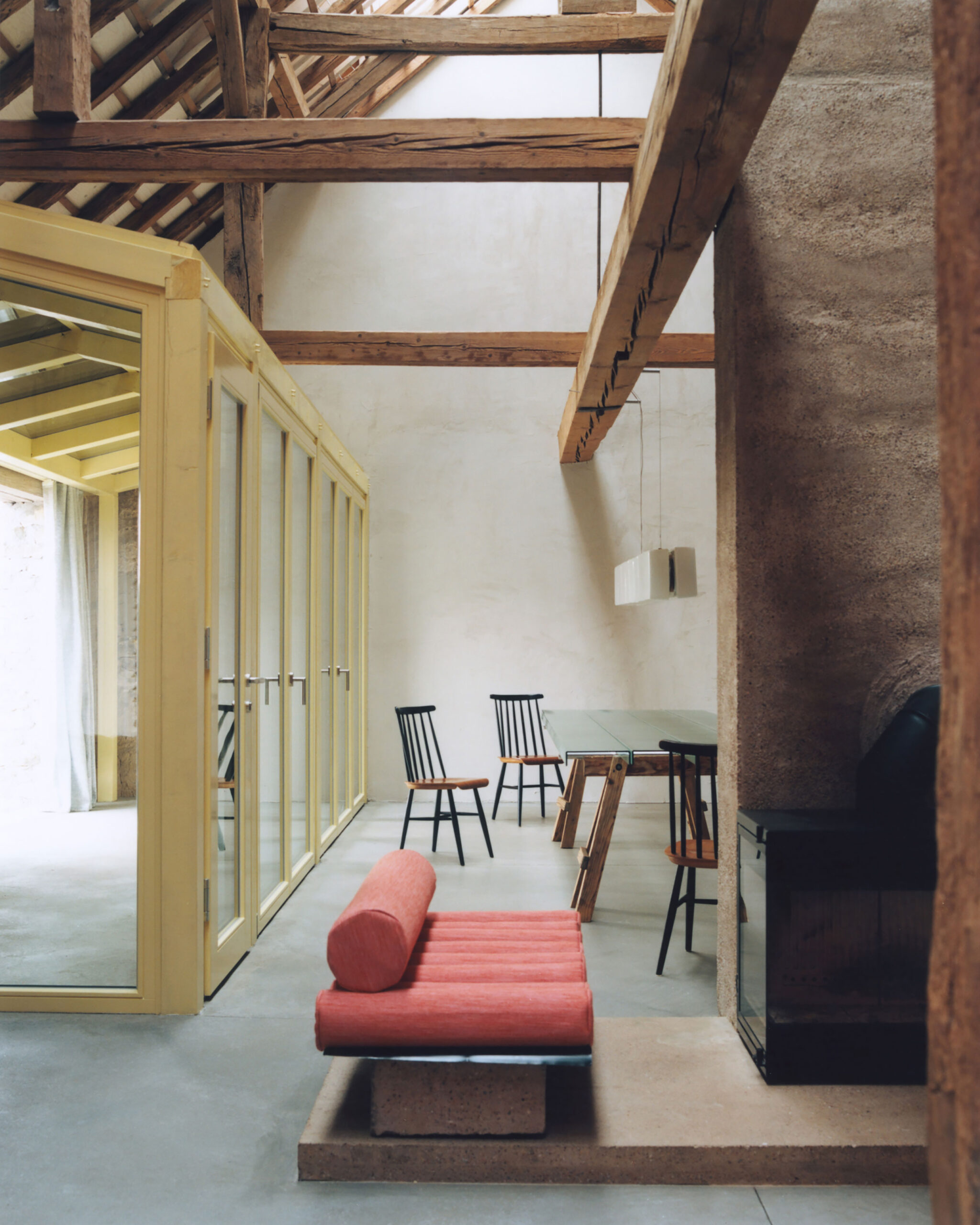 nha kho gieng troi noi that lo suoi