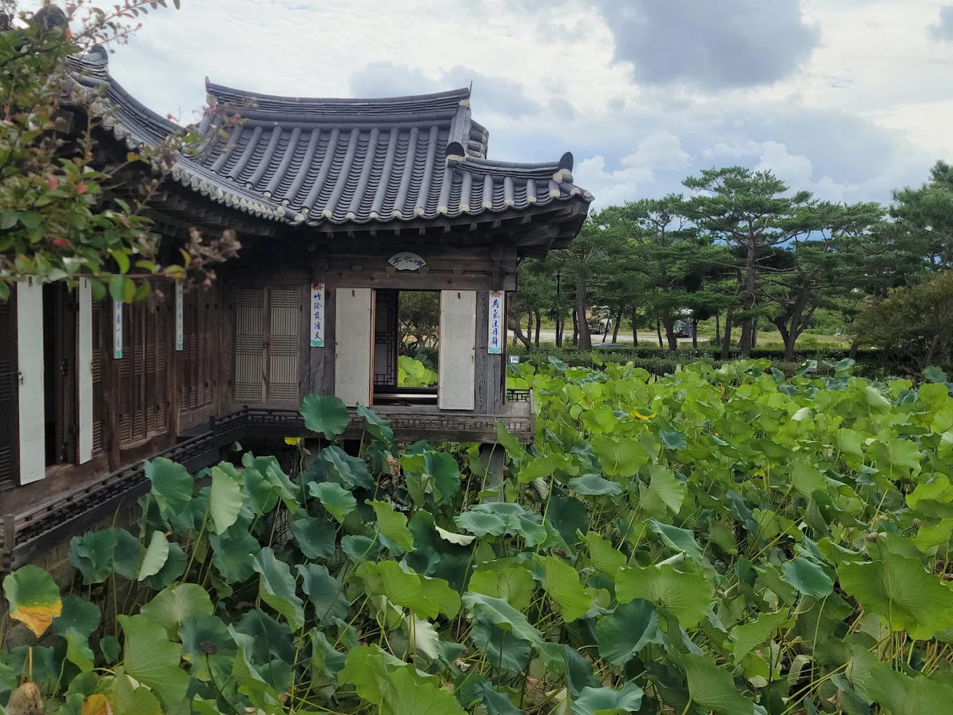 biet phu chau a asian mansion