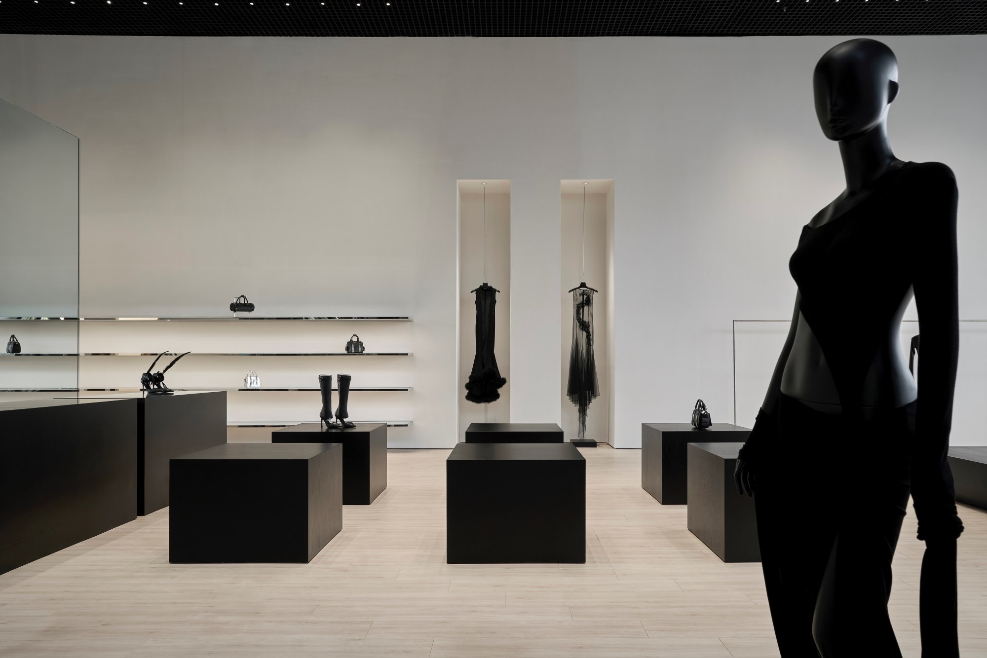 fancì club cua hang flagship thao dien shopping