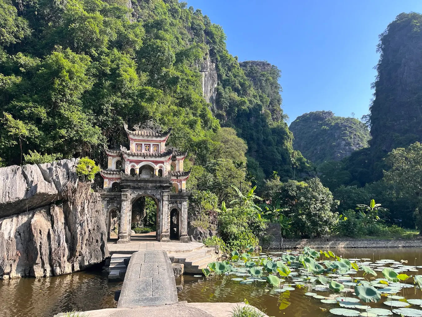 tam coc bich dong ninh binh hang ca hang hai hang ba chua ha chua trung chua thuong