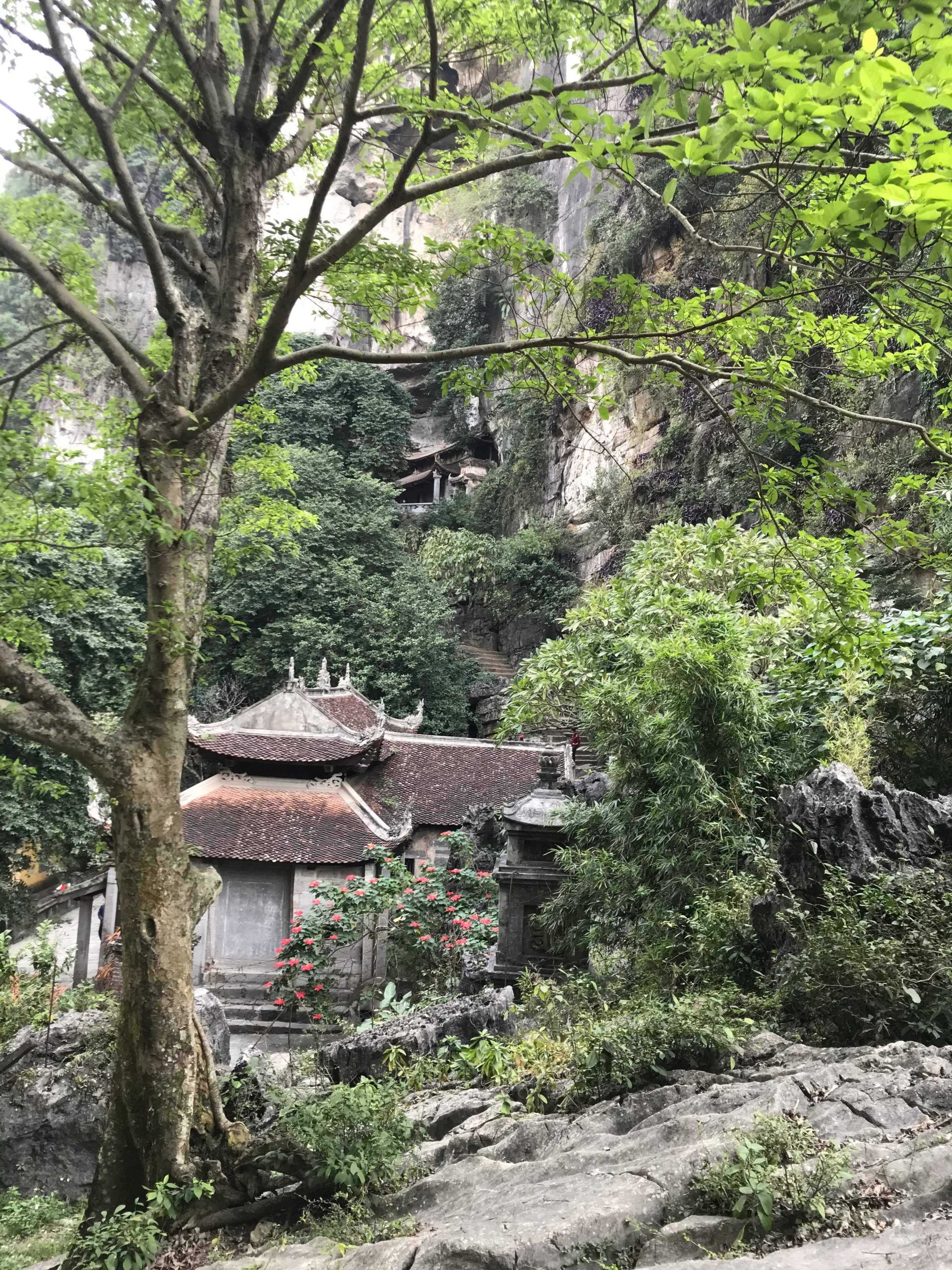 bich dong ninh binh hang ca hang hai hang ba chua ha chua trung chua thuong