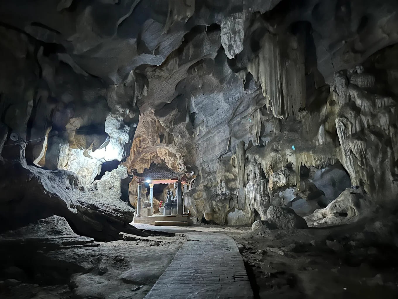 bich dong ninh binh hang ca hang hai hang ba chua ha chua trung chua thuong