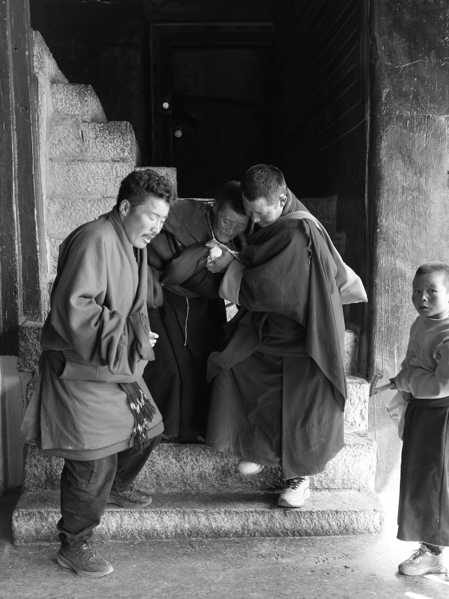 lhasa tu vien tibet hoang le giang