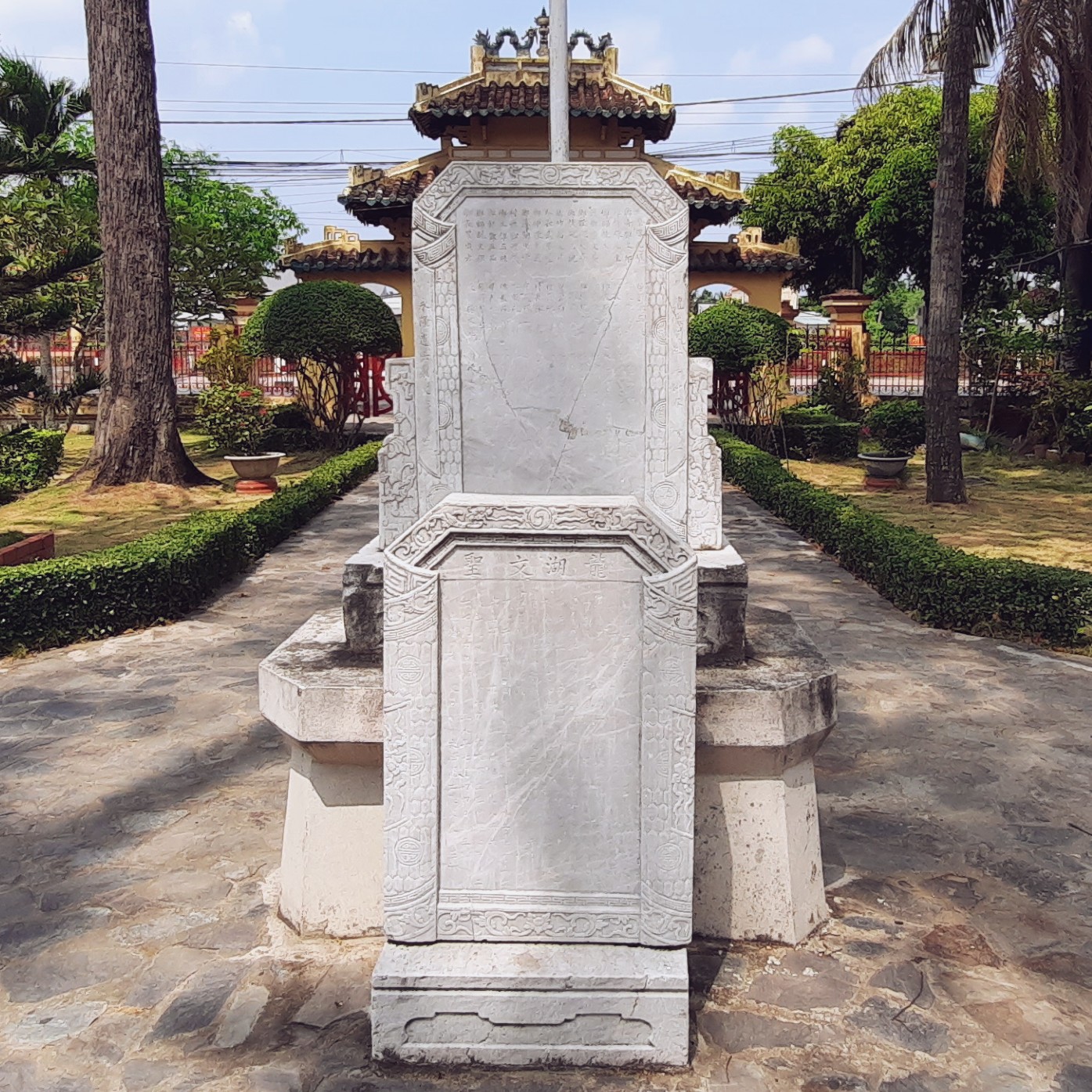 bia da vinh long kien truc di san nho hoc