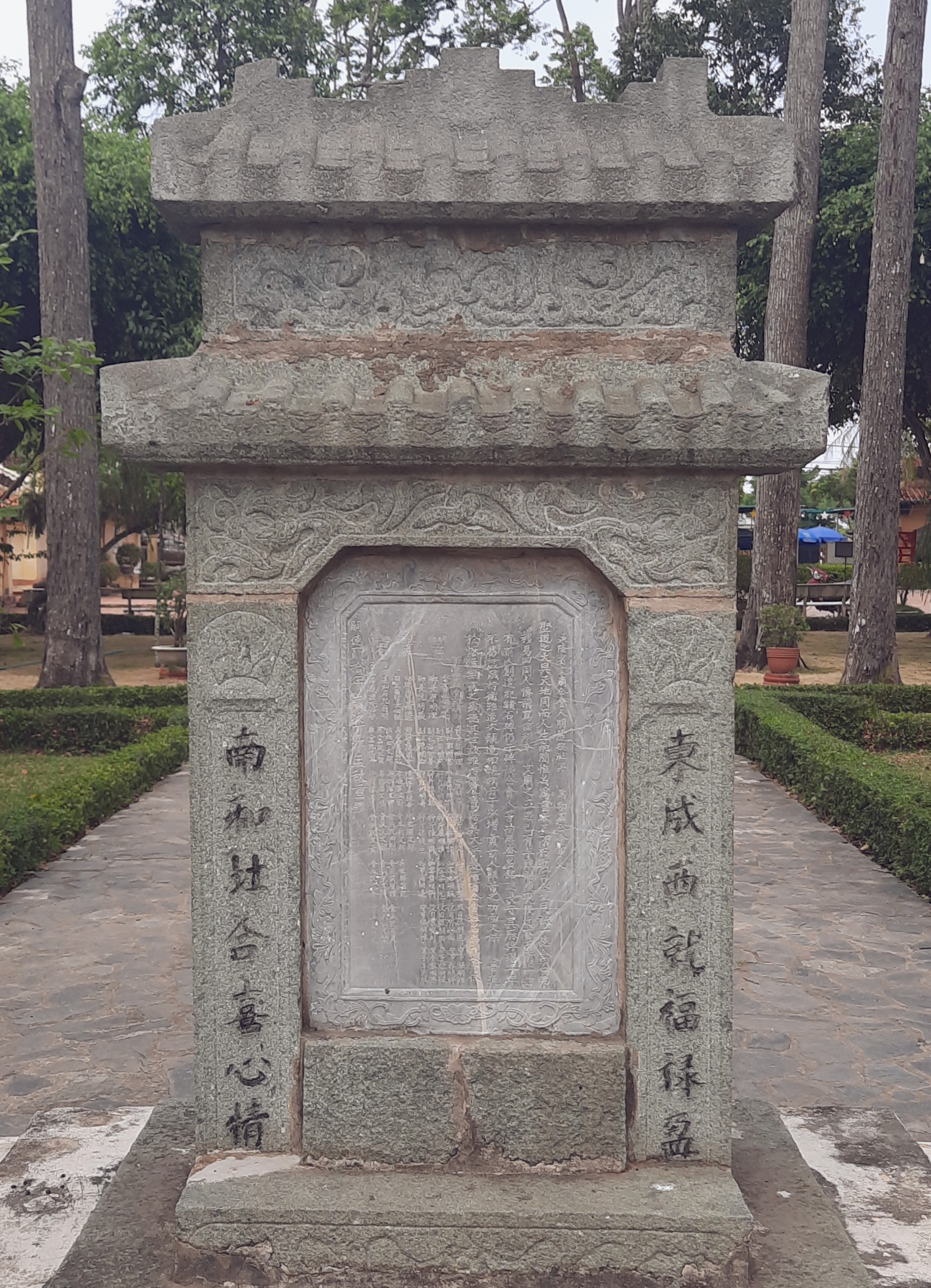 bia da van mieu vinh long kien truc di san nho hoc