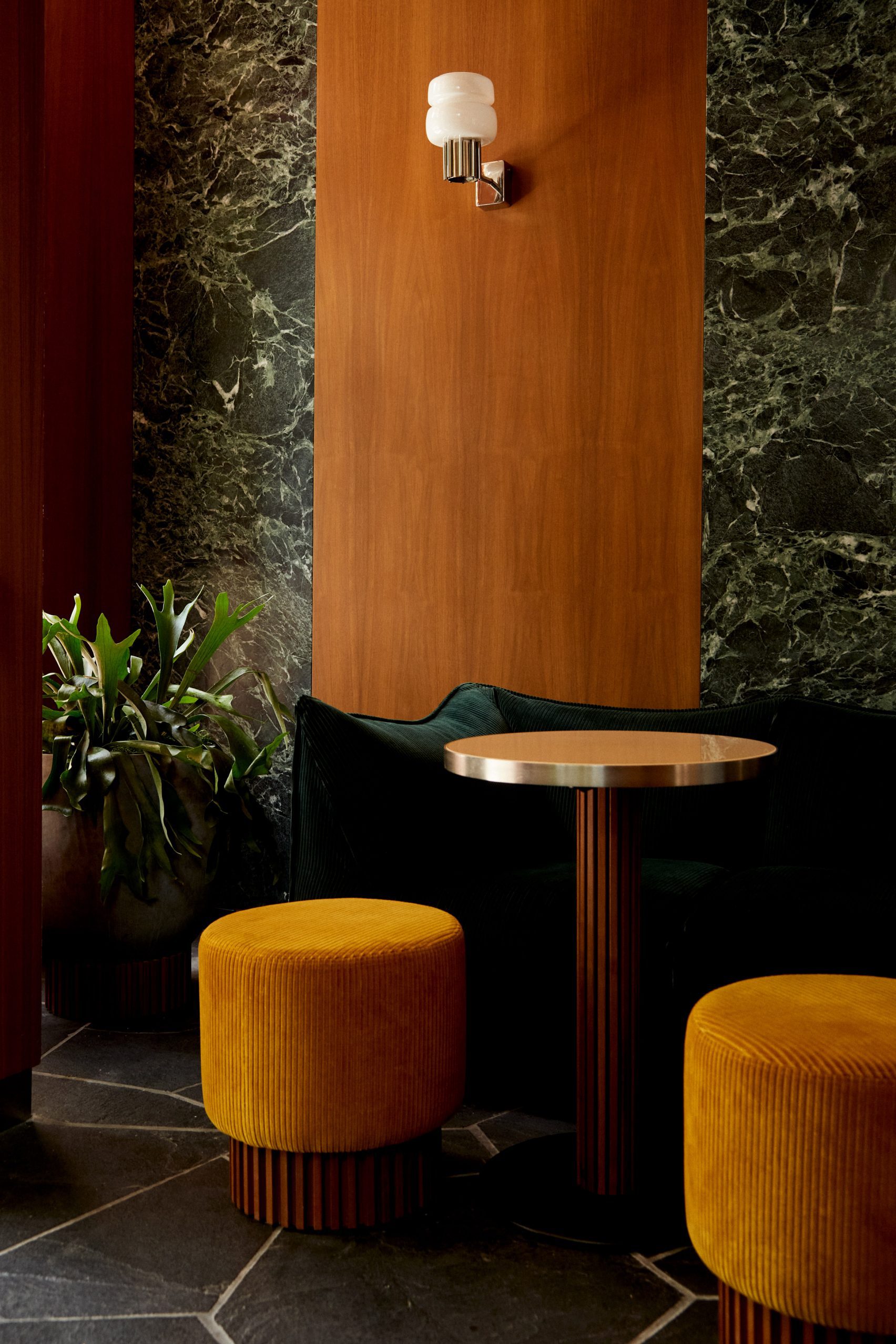 da xanh thiet ke noi that green marbel green stone interior