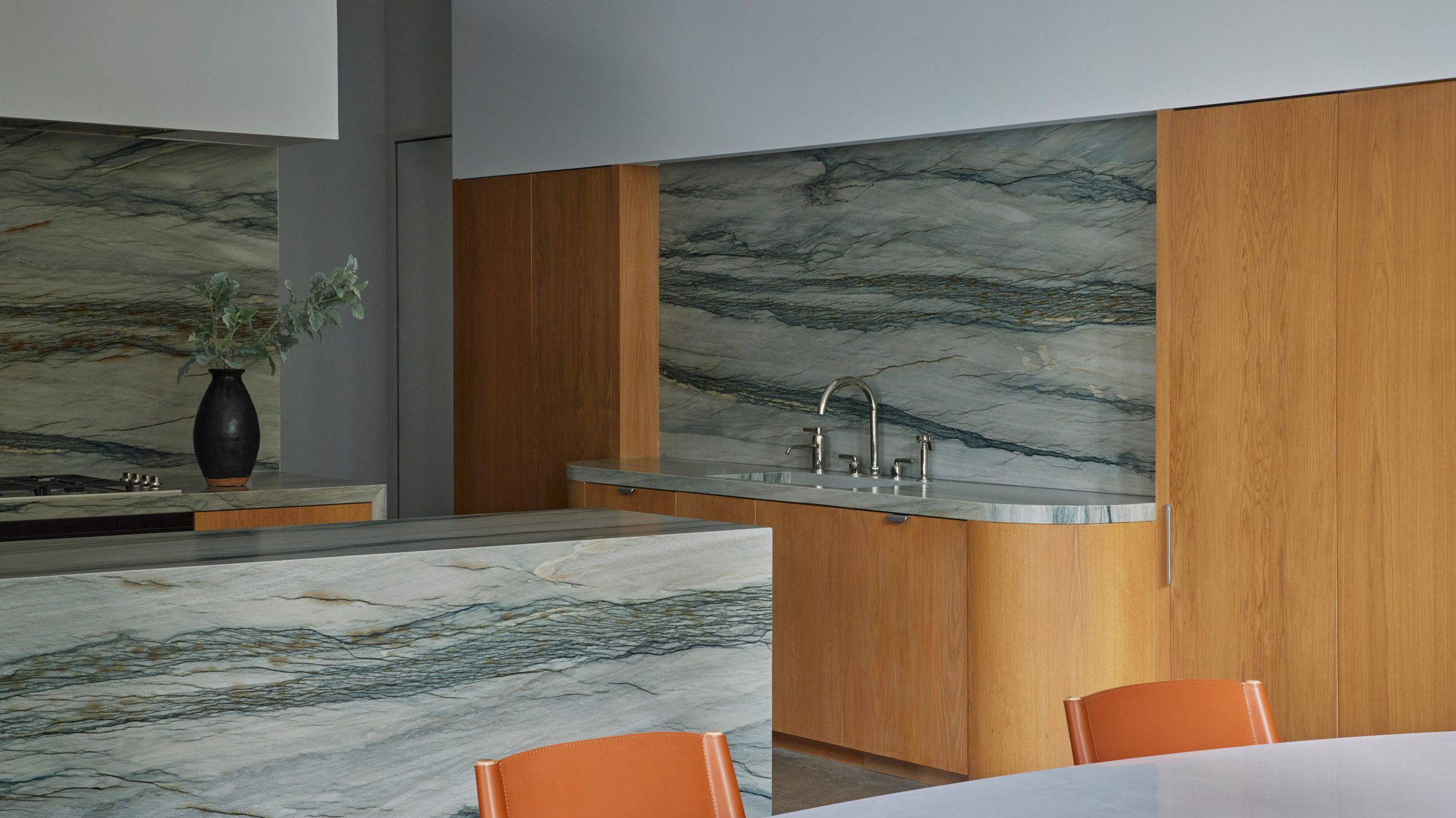 thiet ke noi that green marbel green stone interior