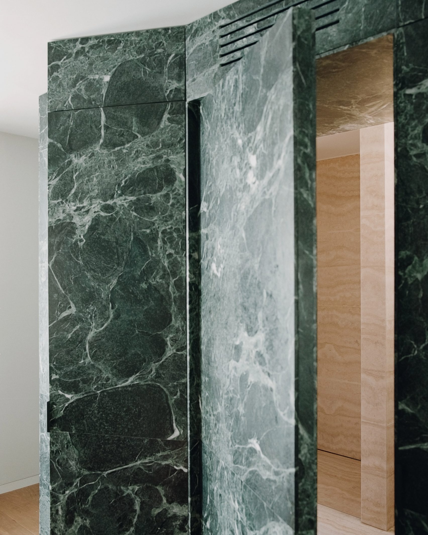 da xanh thiet ke noi that green marbel green stone interior