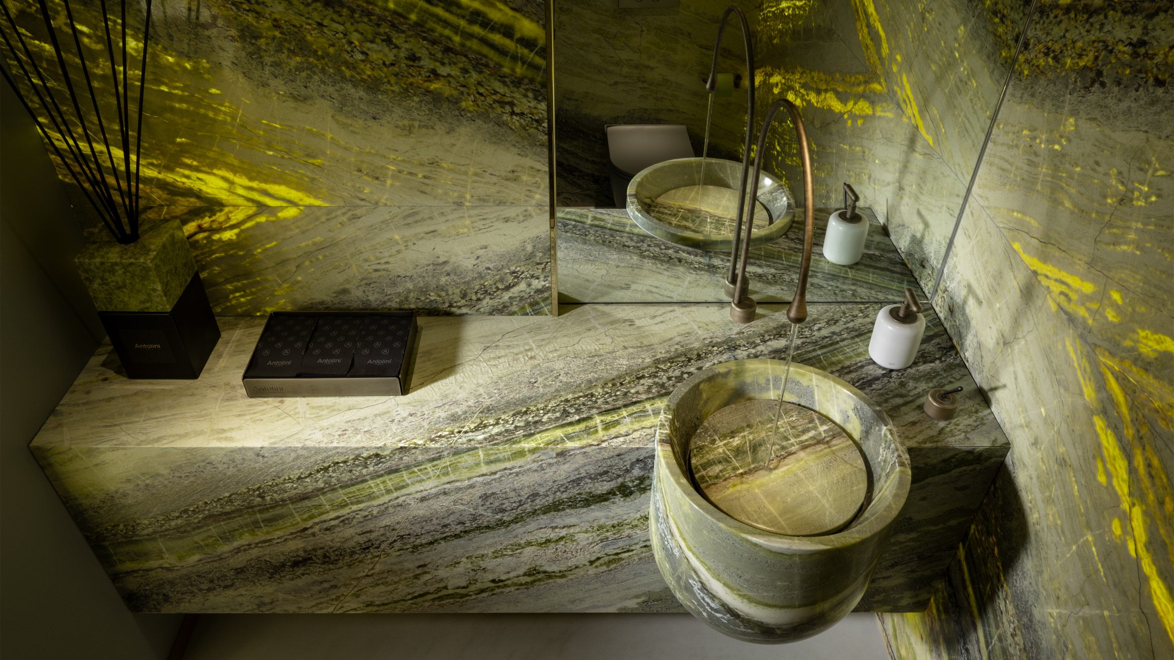 thiet ke noi that green marbel green stone interior