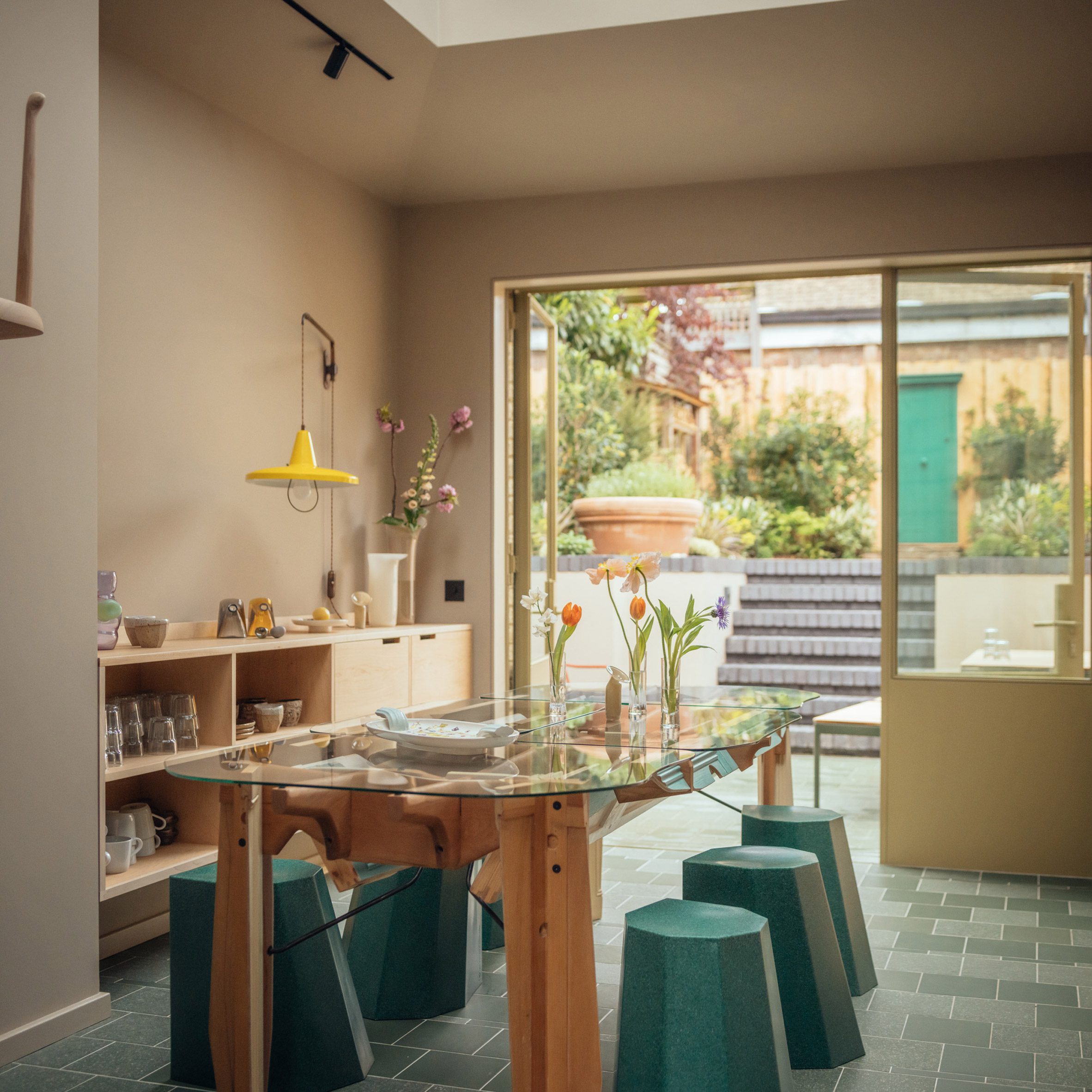 noi that nha bep phong an san hien ngoai troi De Beauvoir Irenie Studio nha pho london