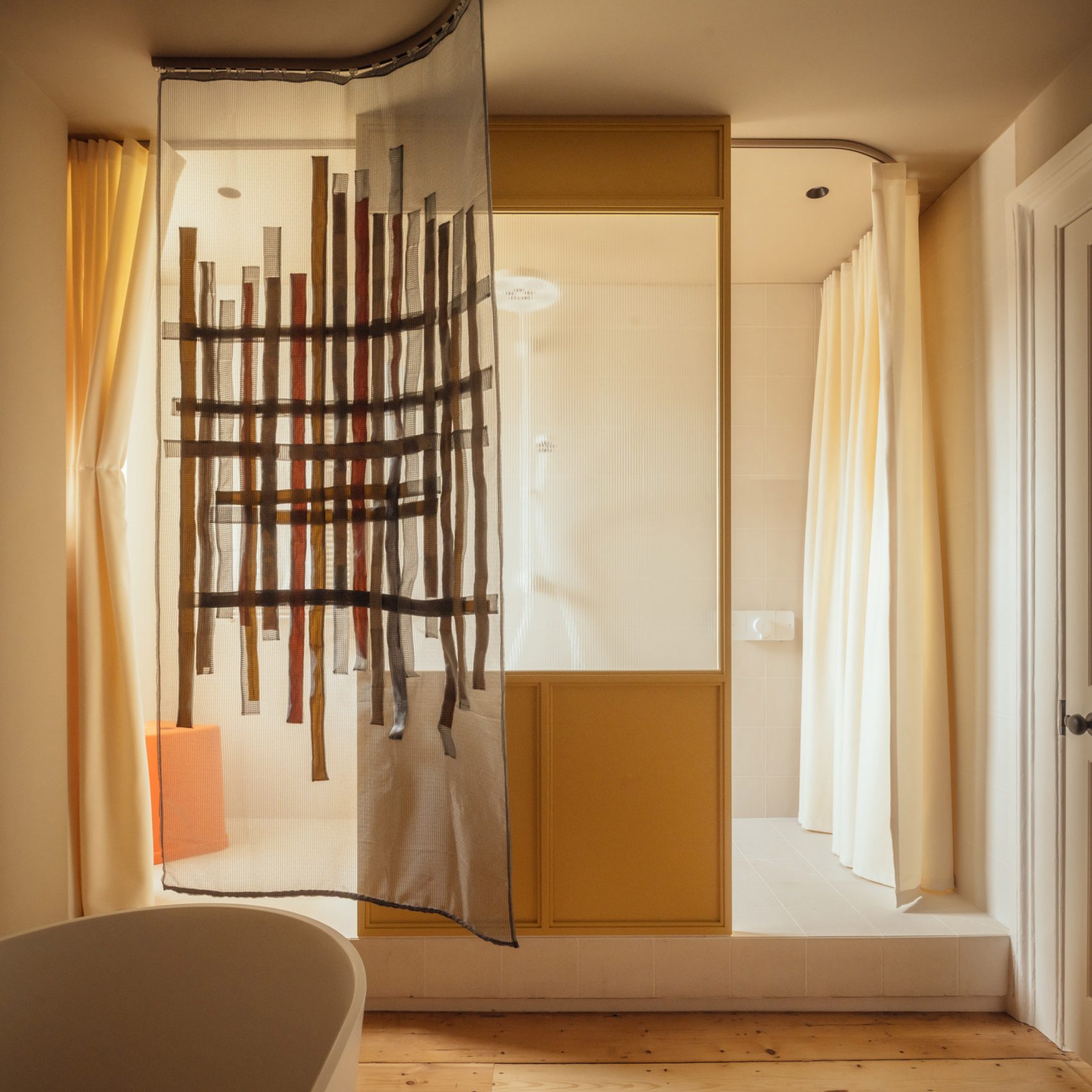 noi that phong tam rem cua Tomoyo Tsurumi De Beauvoir Irenie Studio