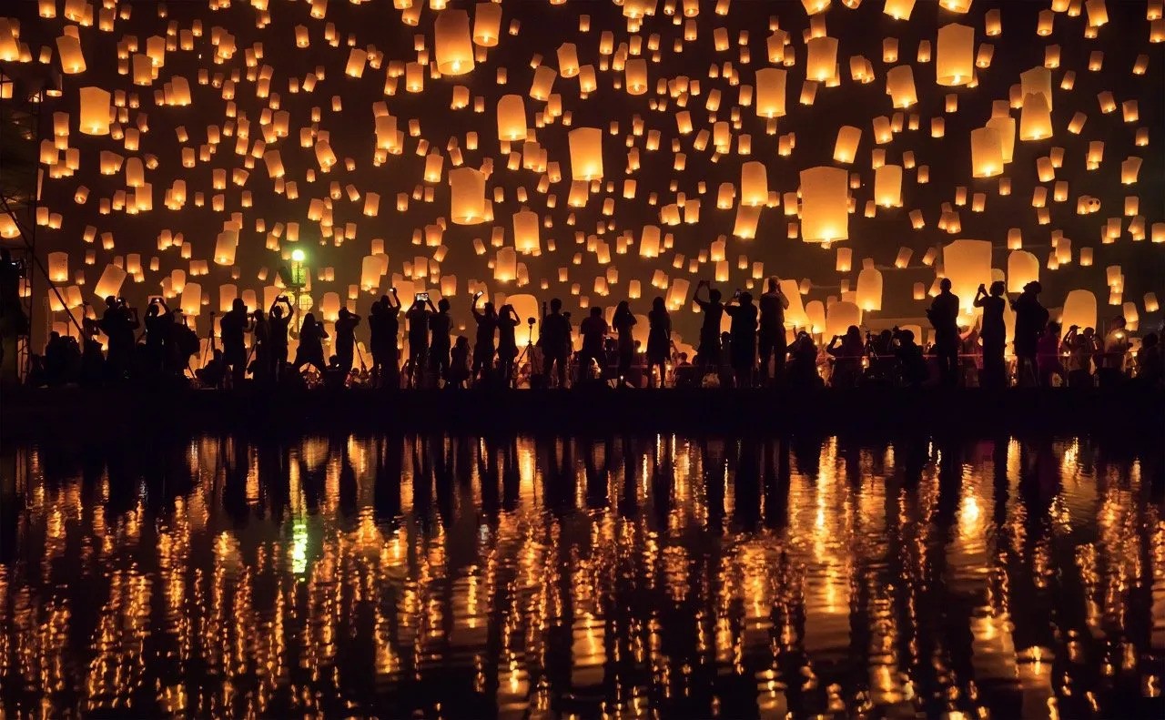 yi peng le hoi den long chiang mai