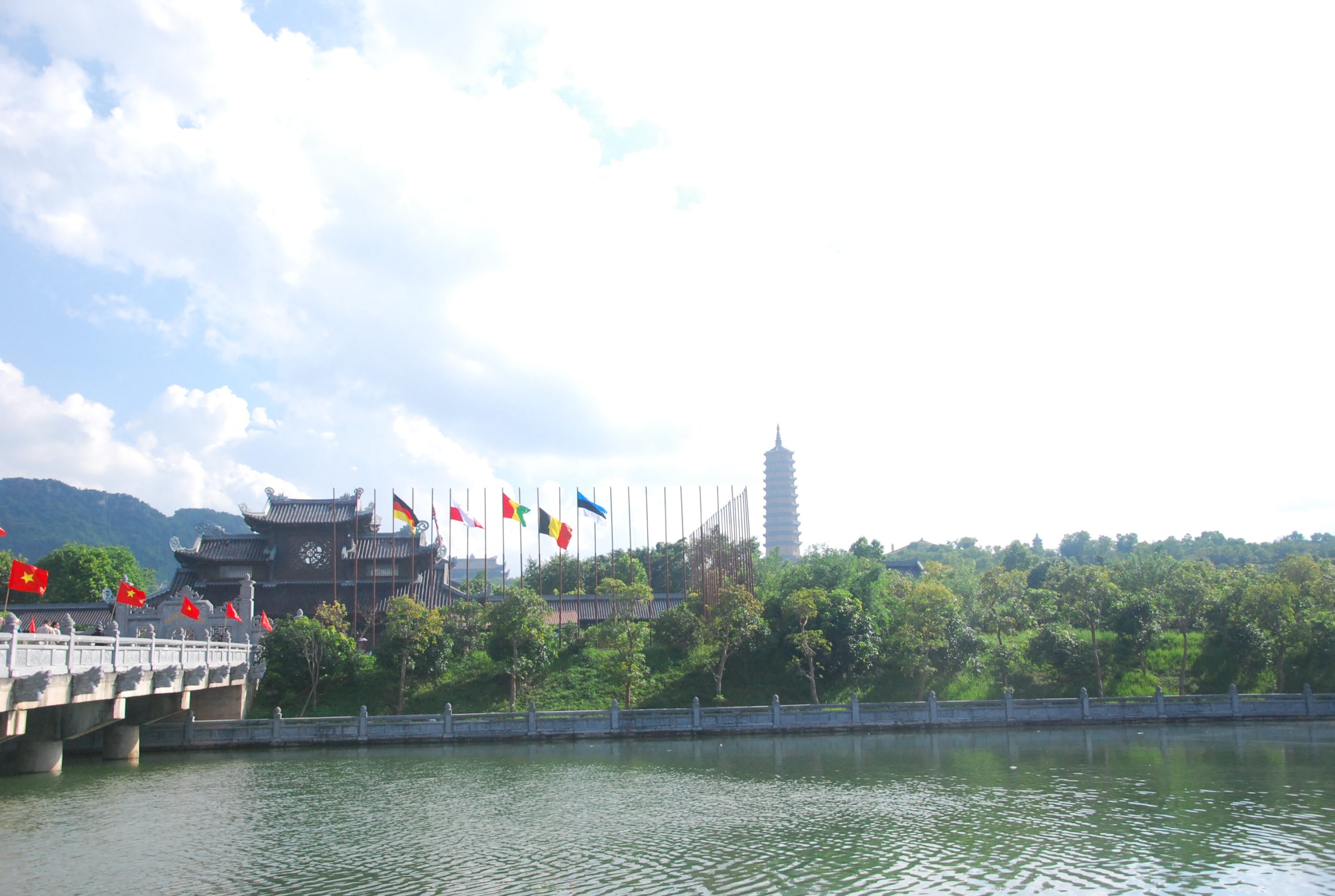 chua bai dinh ninh binh kien truc phat giao