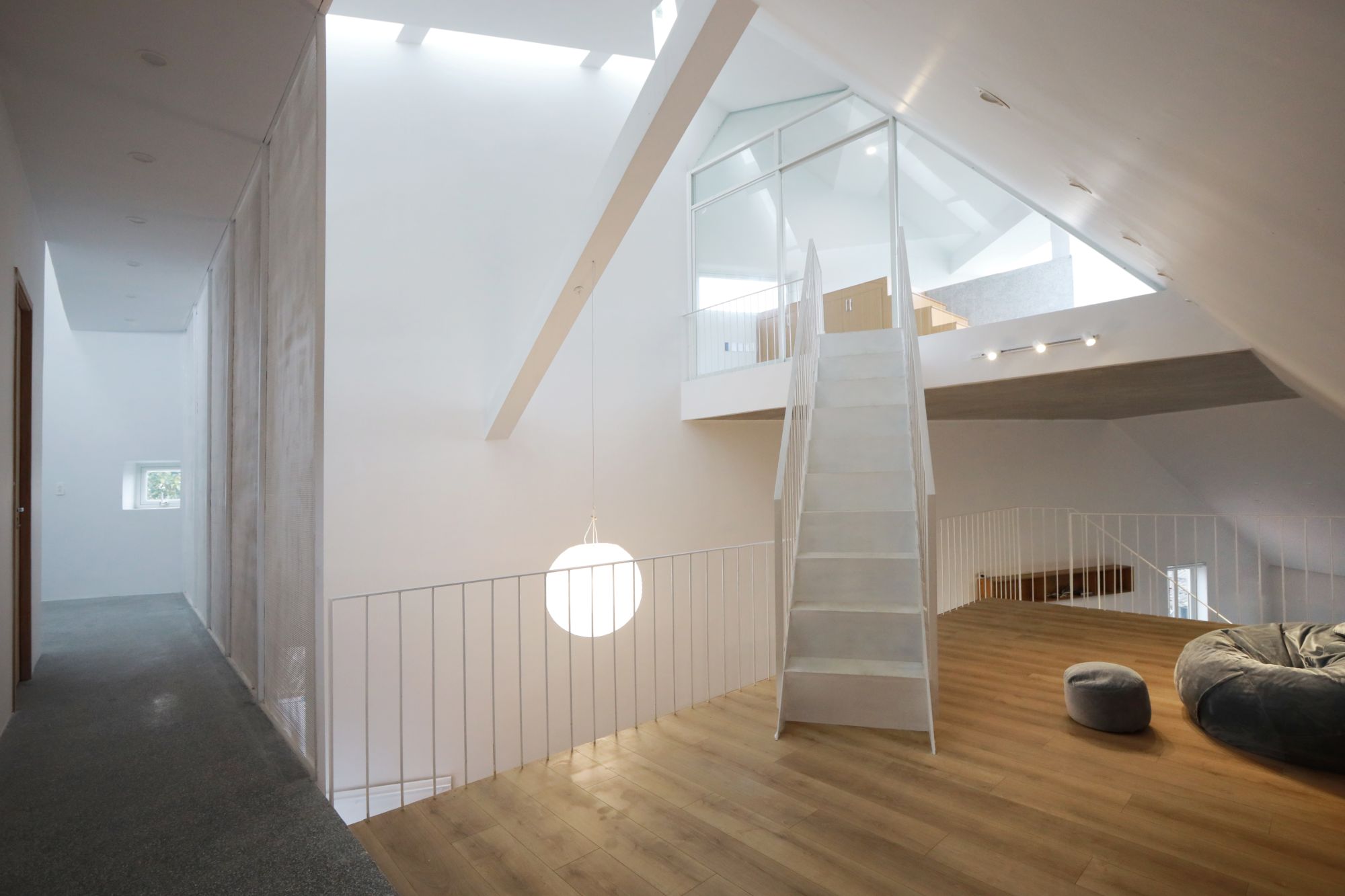 cau thang kien truc hien dai bhd atelier nam house