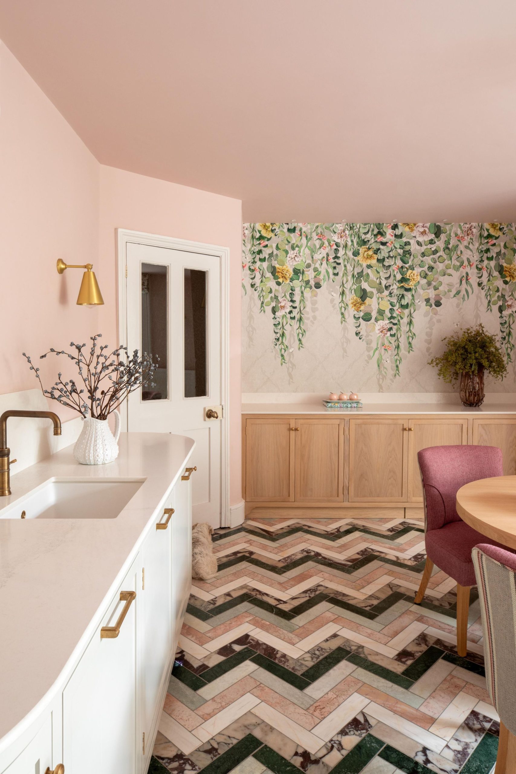 son nha bep san gach da cam thach