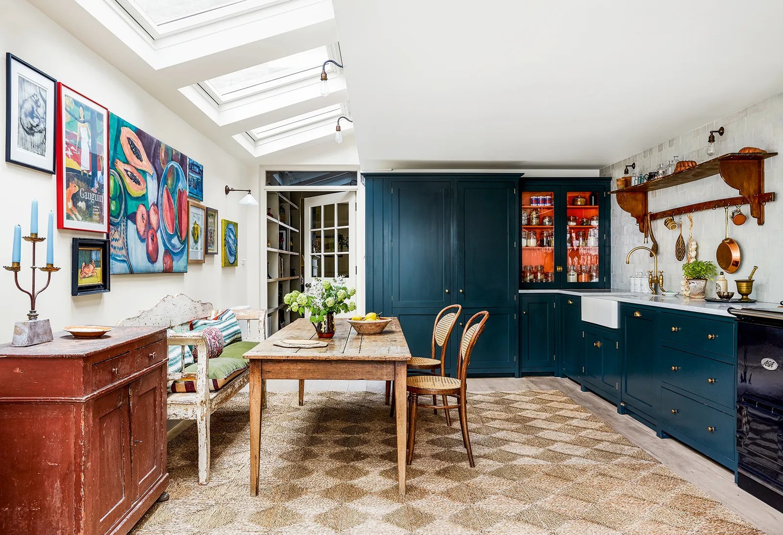 nha bep noi that shaker