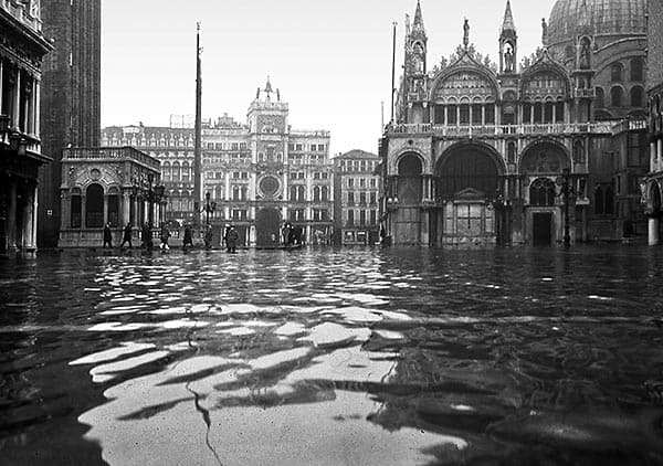 nen mong underneath venezia italy