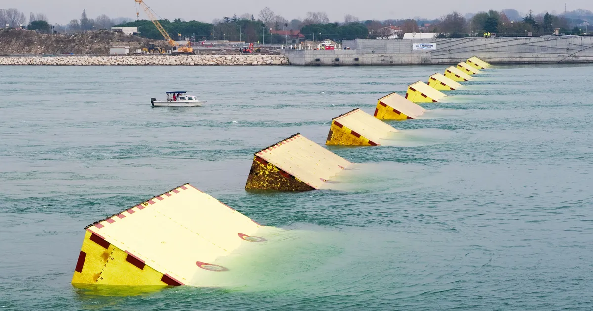 nen mong underneath venezia italy