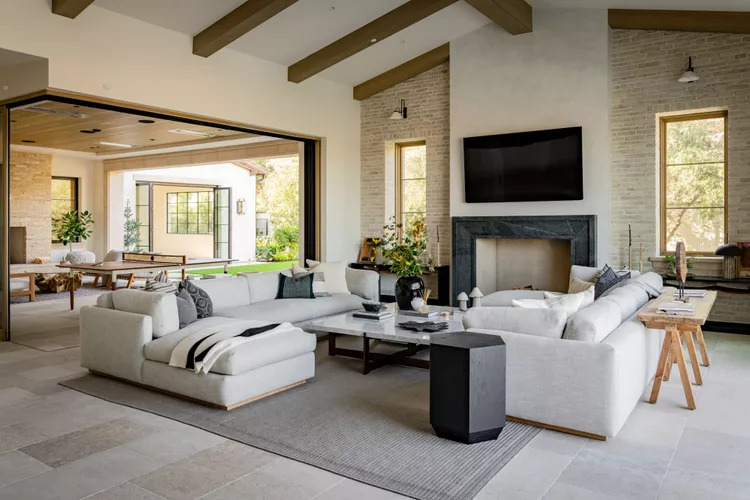 noi that phong khach mau trung tinh