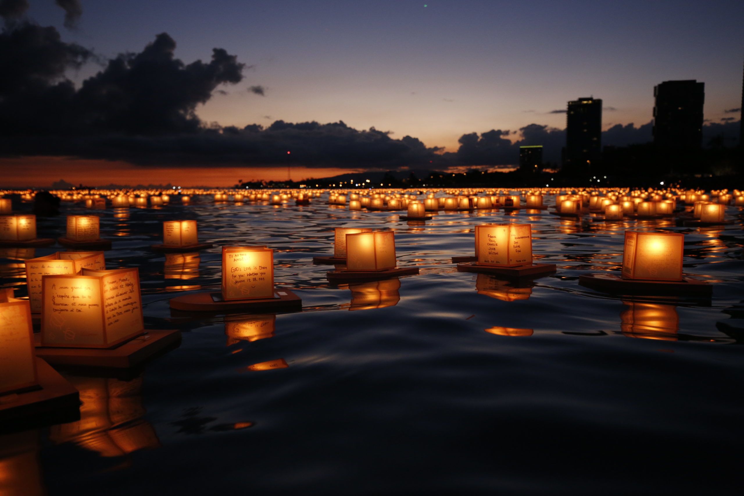 hoa dang Loy Krathong Obon Toro Nagashi Hoi An Nghi Lan Lantern Floating Hawai‘i