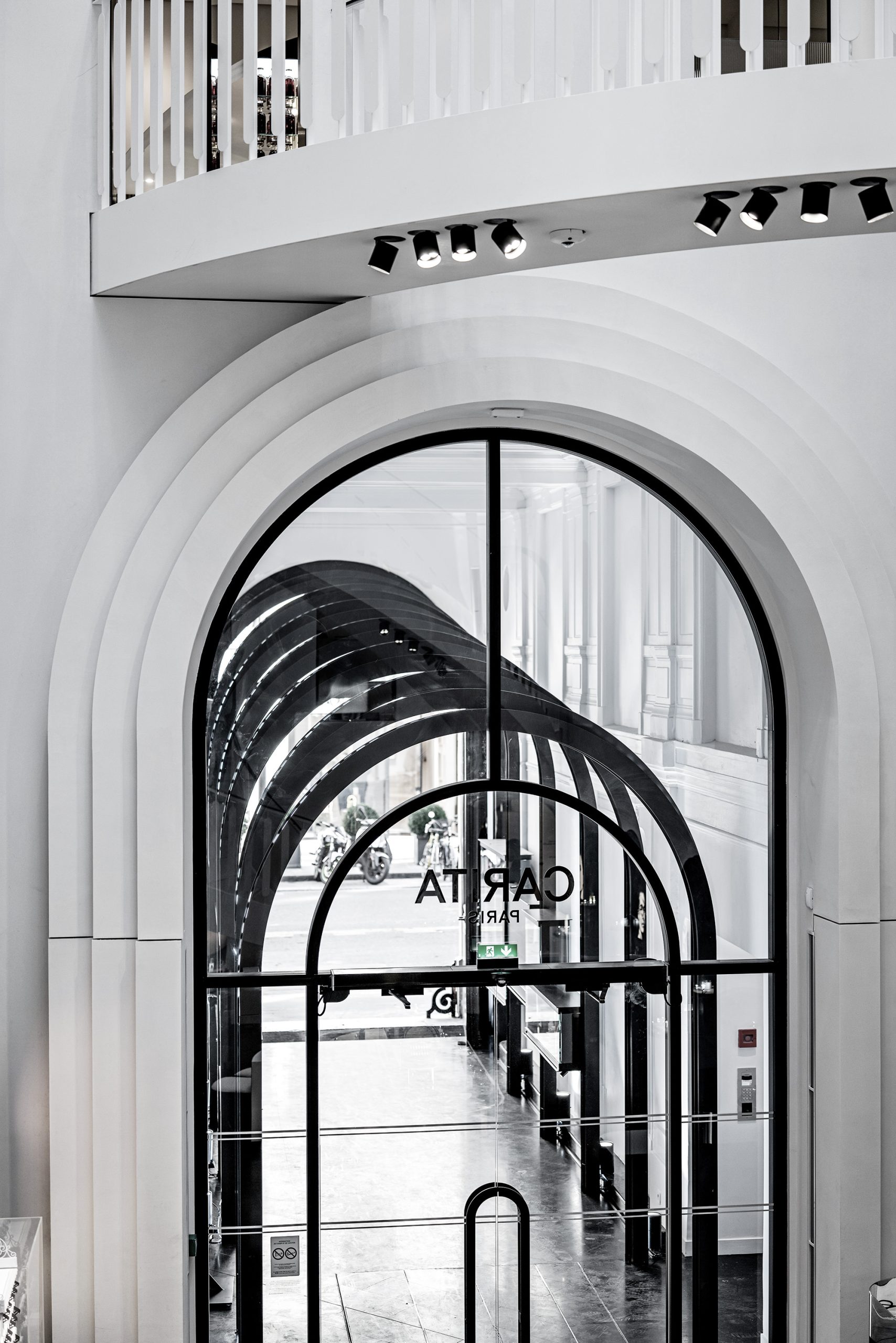 tham my vien kien truc noi that monochrome