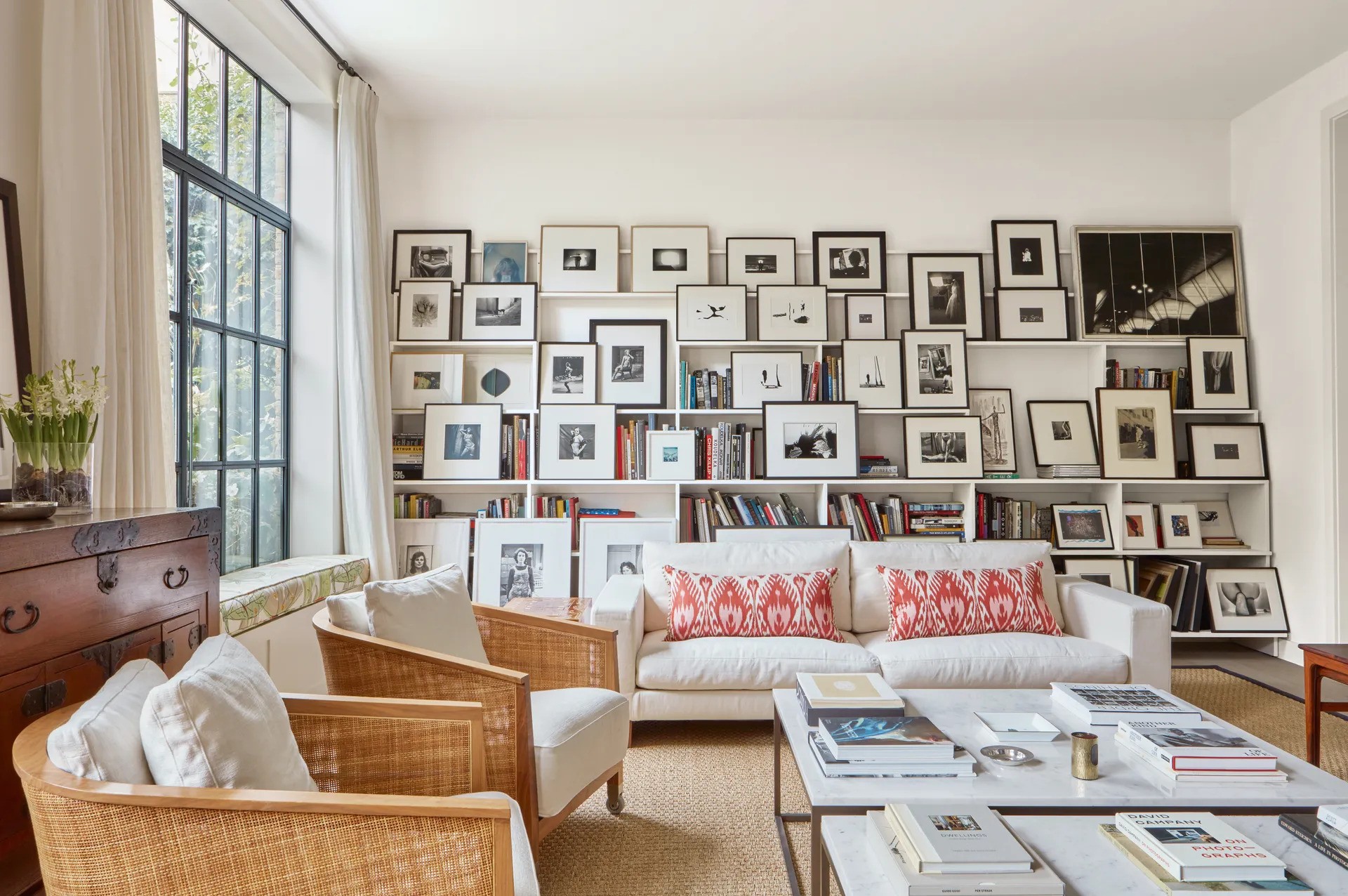 gallery wall tuong trung bay tranh nghe thuat trang tri noi that