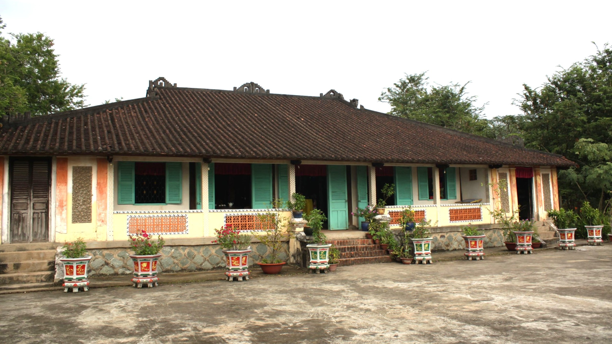 nha co nam bo nha ho tran long an