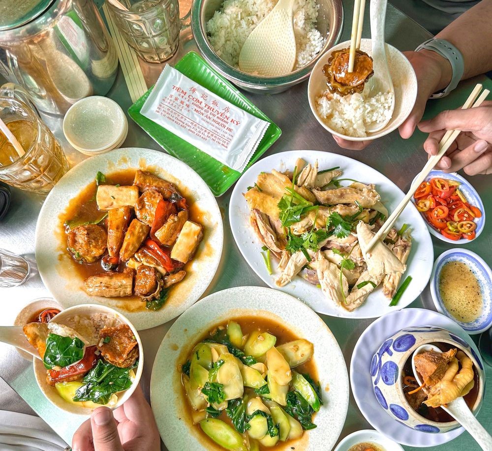 quan an truyen ky am thuc hoa sai gon cho lon