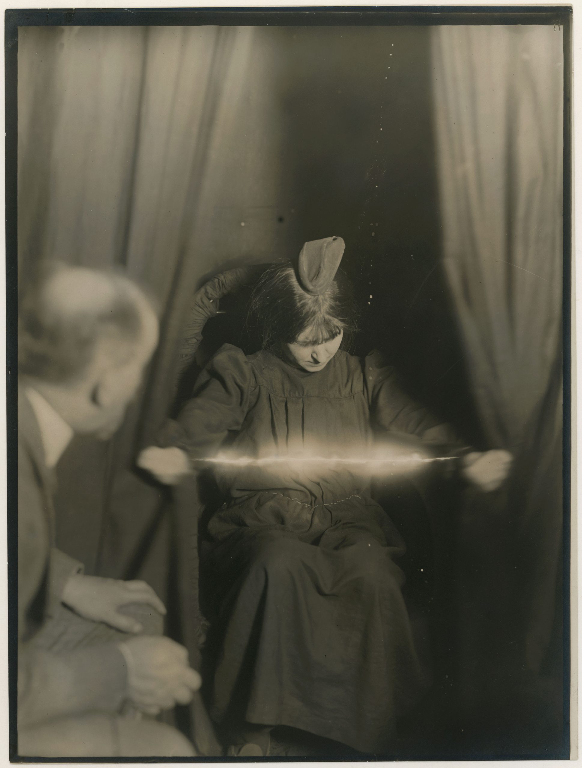 nha ngoai cam Marthe Beraud sieu nhien supernature