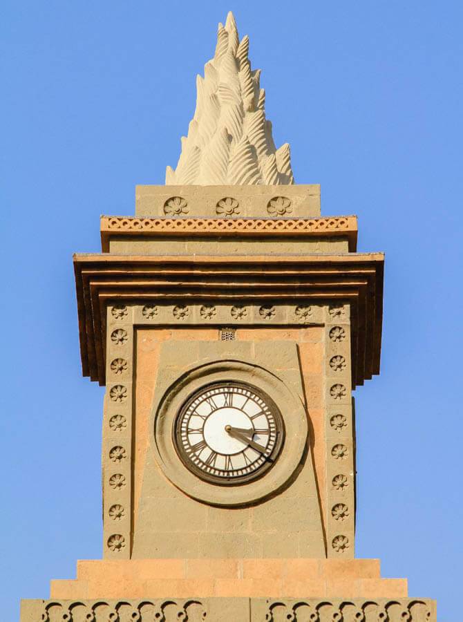 trung tu cong trinh kien truc thap dong ho Bomanjee Hormarjee Wadia Vikas Dilawari