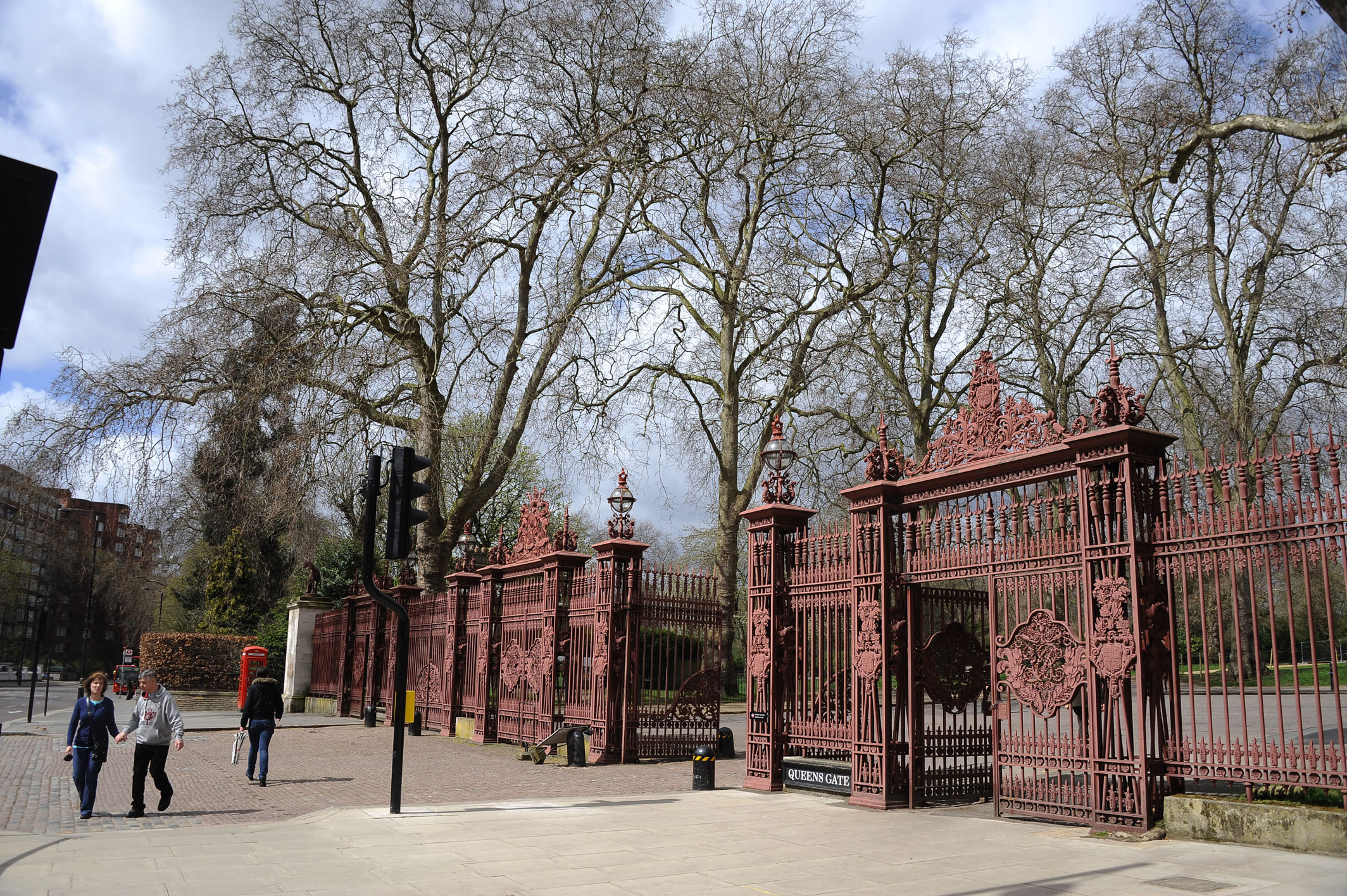 vuon thuong uyen kensington london cong vao